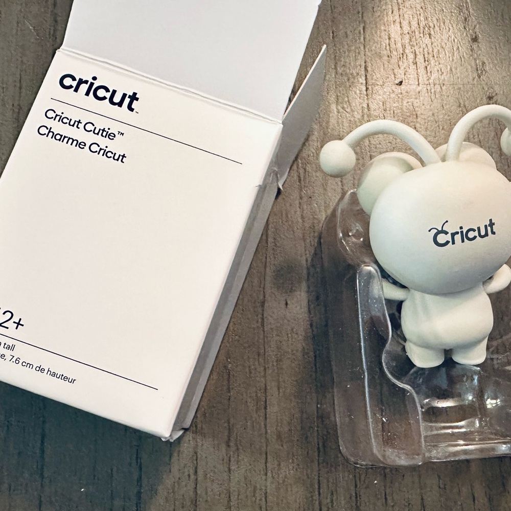 Cricut Cutie Silver Green Collectible Figurine - Picture 3 of 3
